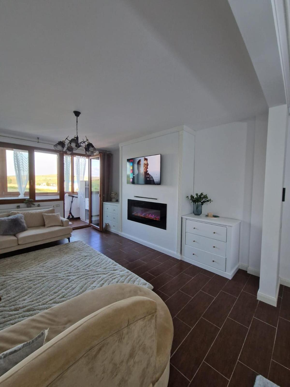White Place Tei Piatra Neamt Exterior photo